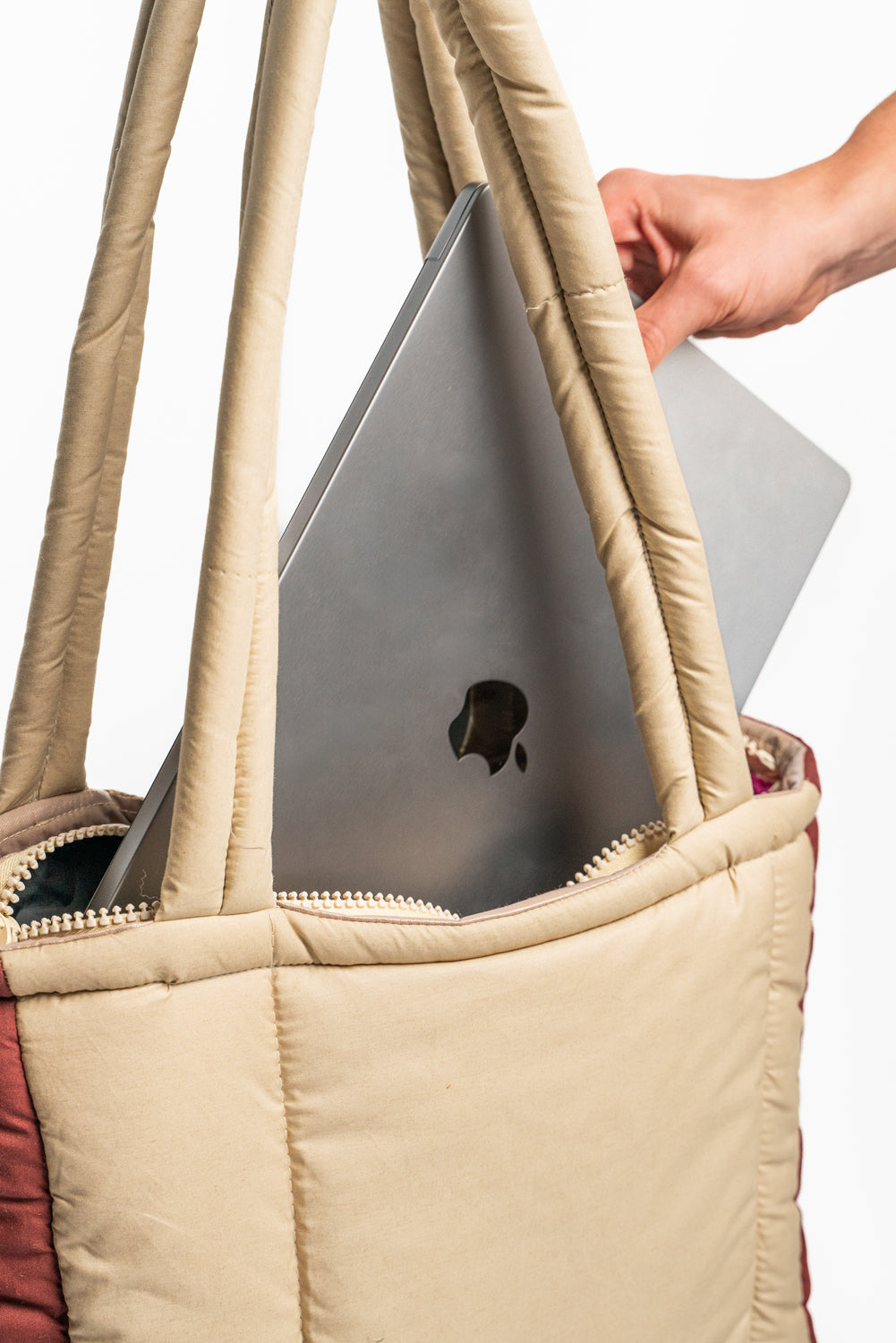 Oksana - elegante Reißverschlusstasche mit Laptopfach